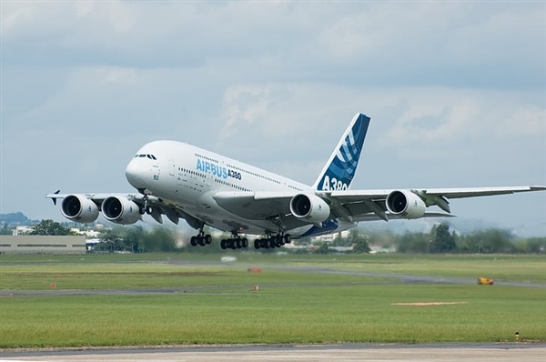 地沟油变航空燃料：空客A380全球首飞成功！—美国退役飞机公司